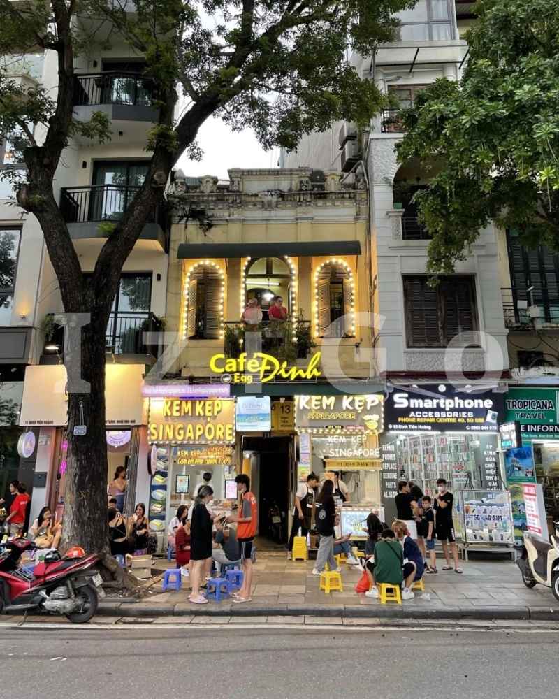 Dùng bữa trưa Hồ Gươm
