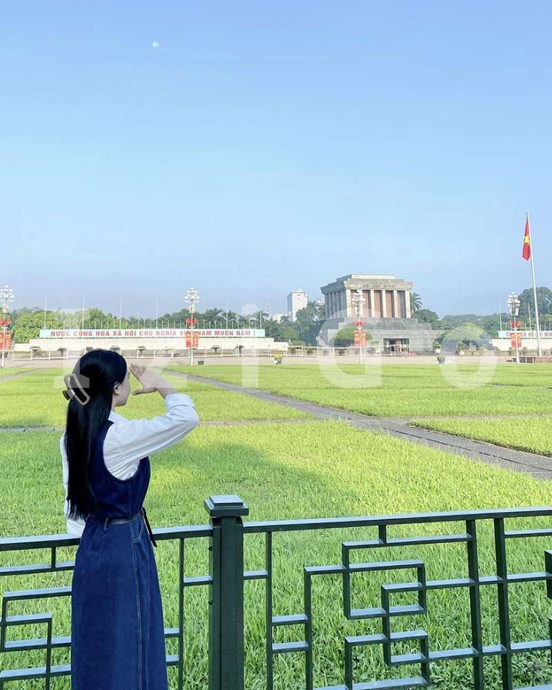 Thuê xe máy điện đi Lăng Bác