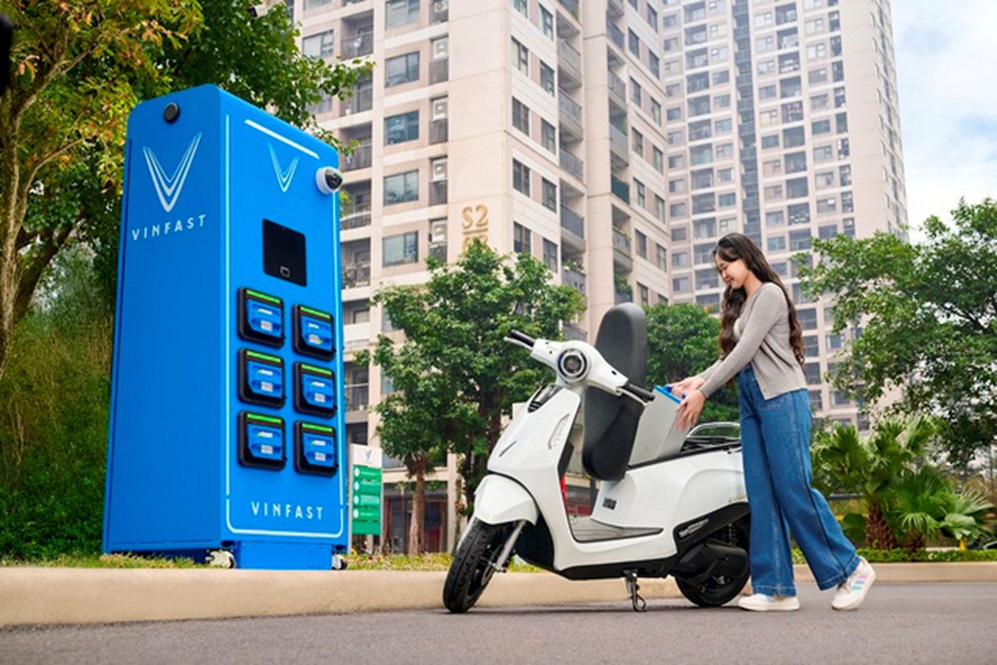 Tủ đổi pin VinFast thực tế tại khu đô thị