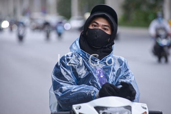 Đi xe máy điện mùa mưa ở Đà Nẵng