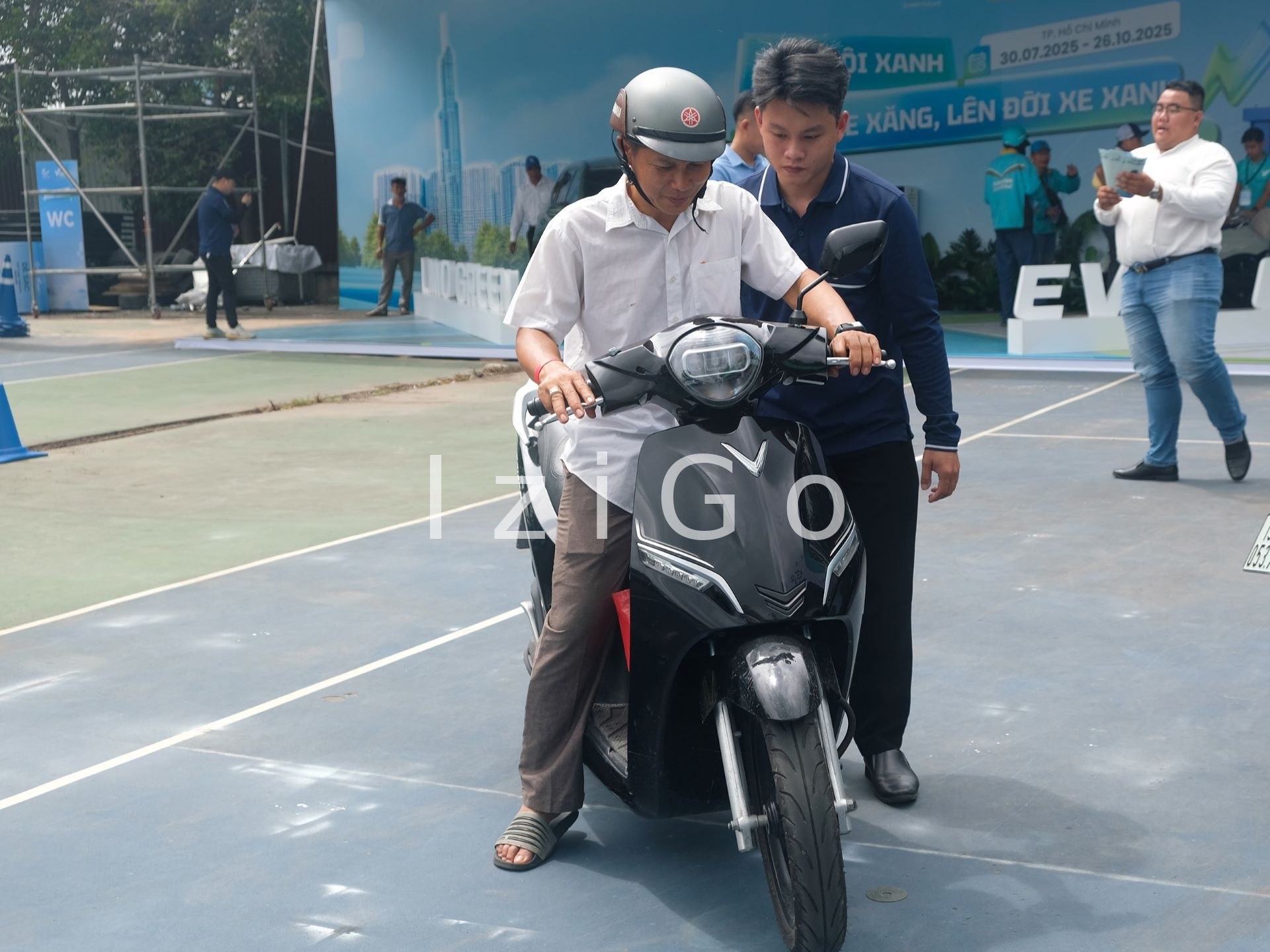Lai thu xe dien vinfast ngay hoi xanh