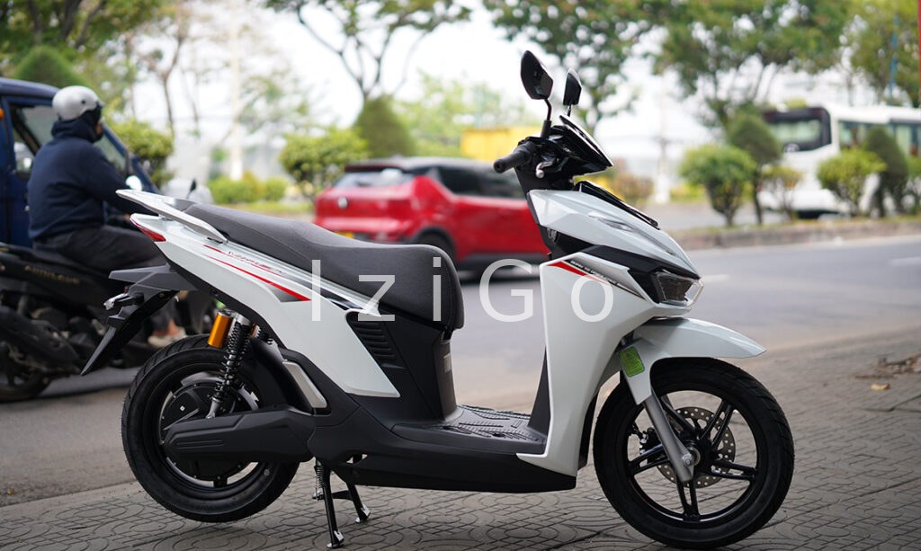 Xe máy điện VinFast Viper thực tế trên đường phố